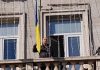 Вижте как свалиха знамето на Украйна от кабинета на Фандъкова